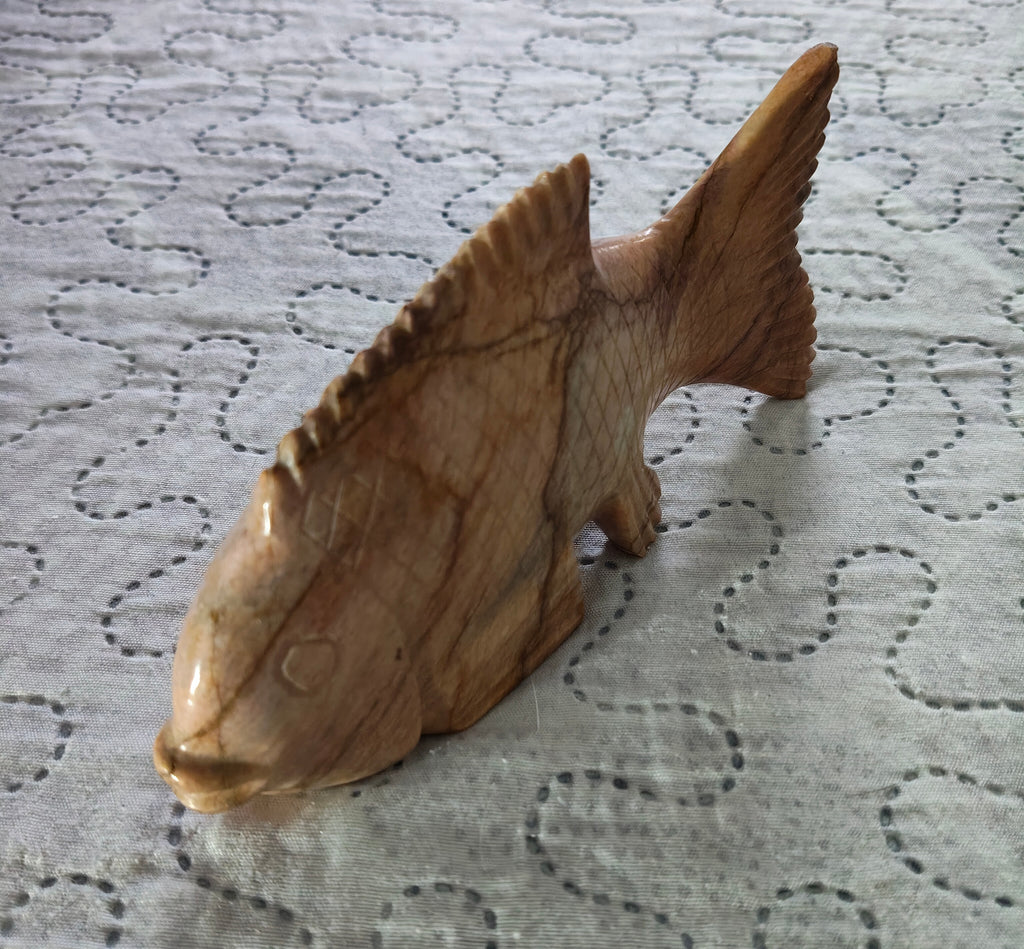 Scultura di Pesce in Onice Marrone Artigianale