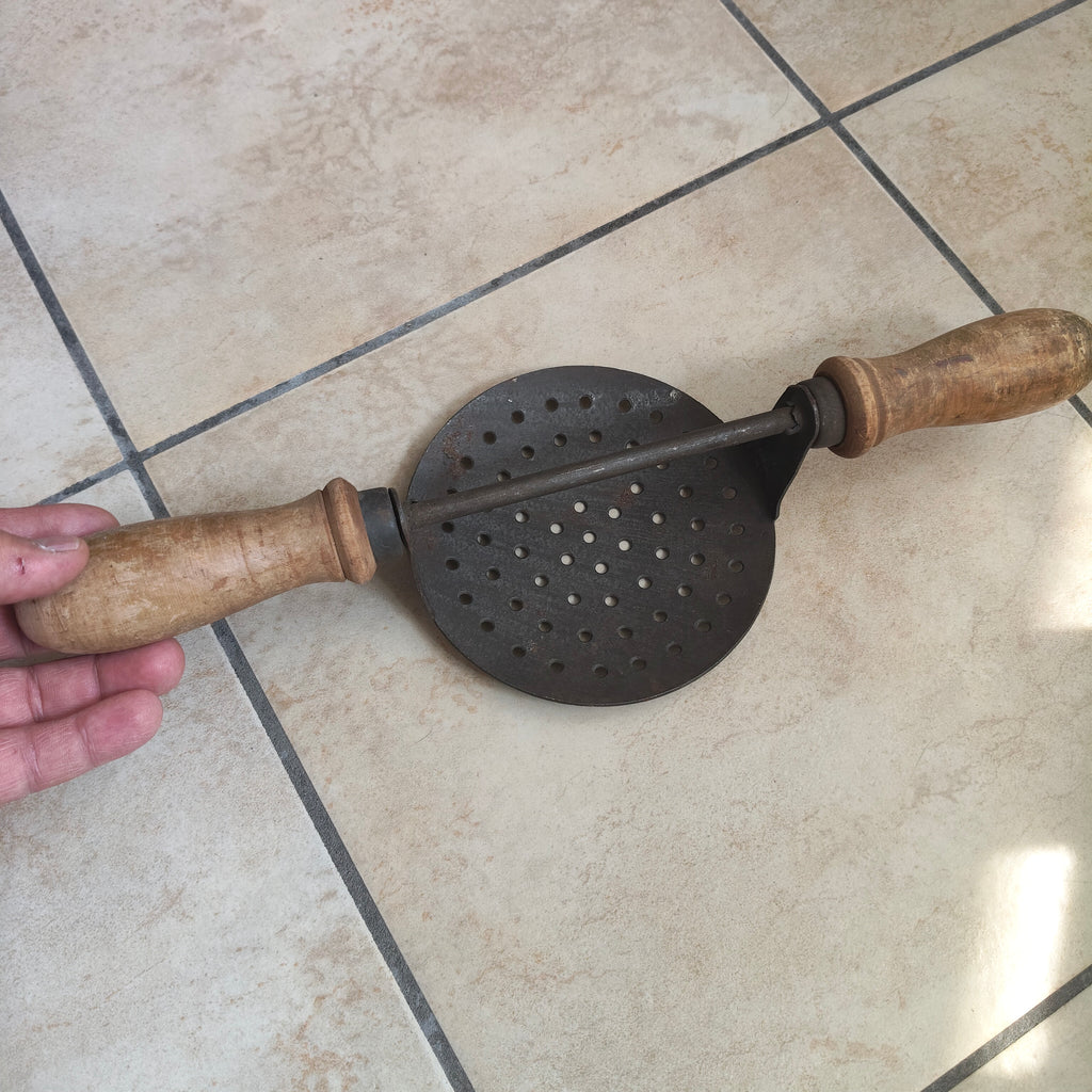 Utensile da Cucina Vintage Schiaccia Passatelli della Romagna