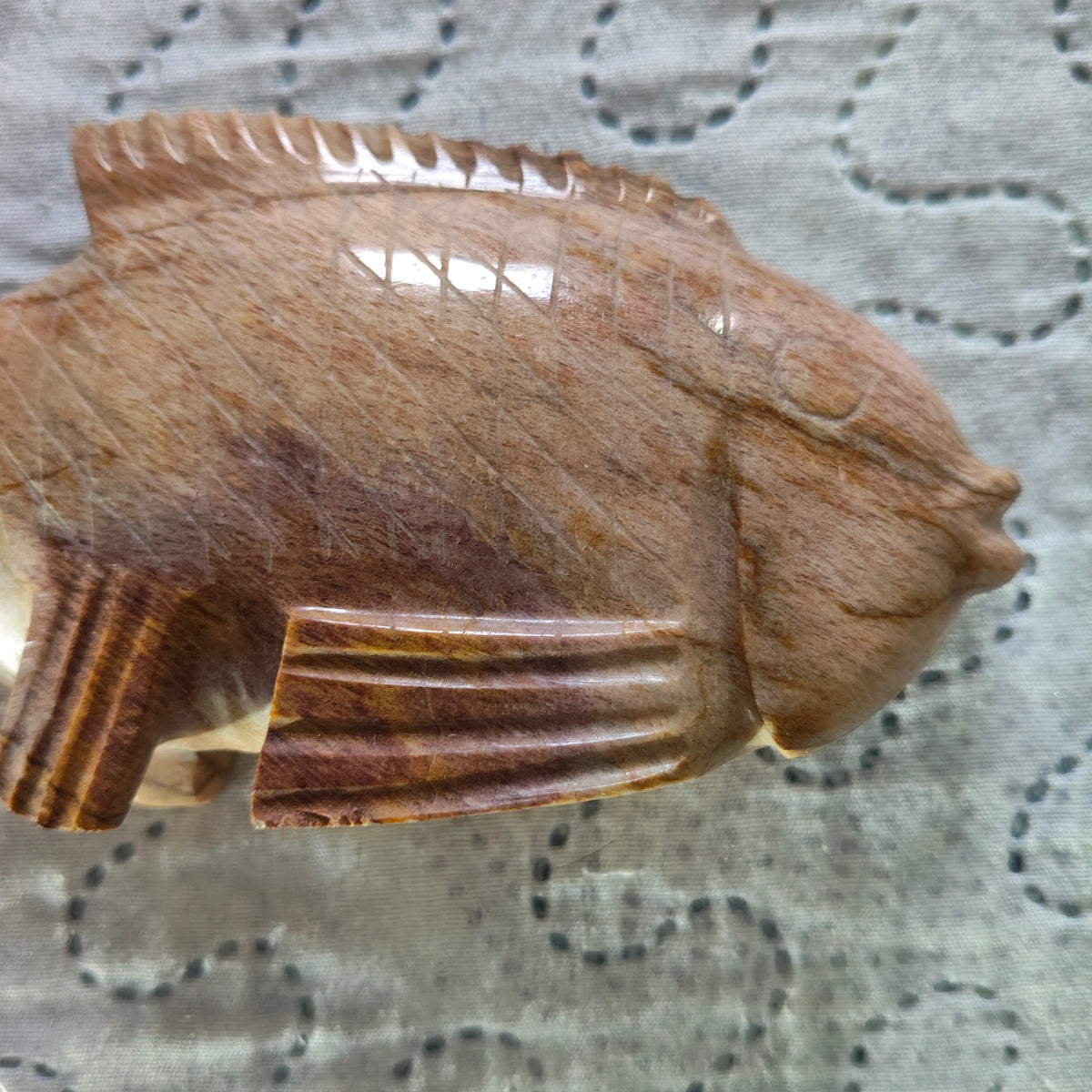 Scultura di Pesce in Onice Marrone Artigianale