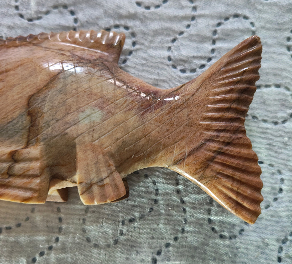 Scultura di Pesce in Onice Marrone Artigianale