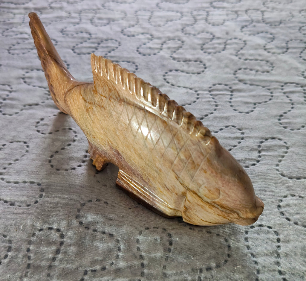 Scultura di Pesce in Onice Marrone Artigianale