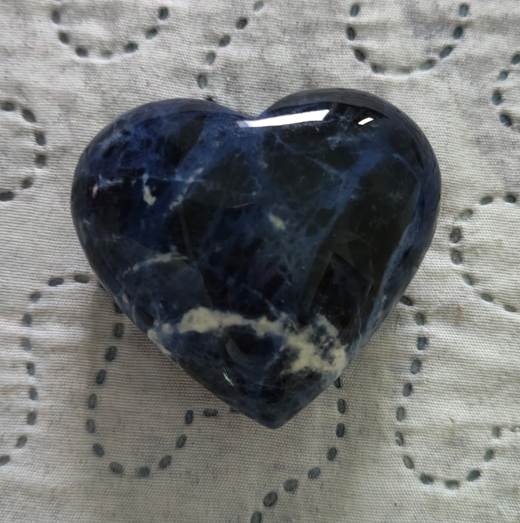Cuore Sodalite Levigato con Venature
