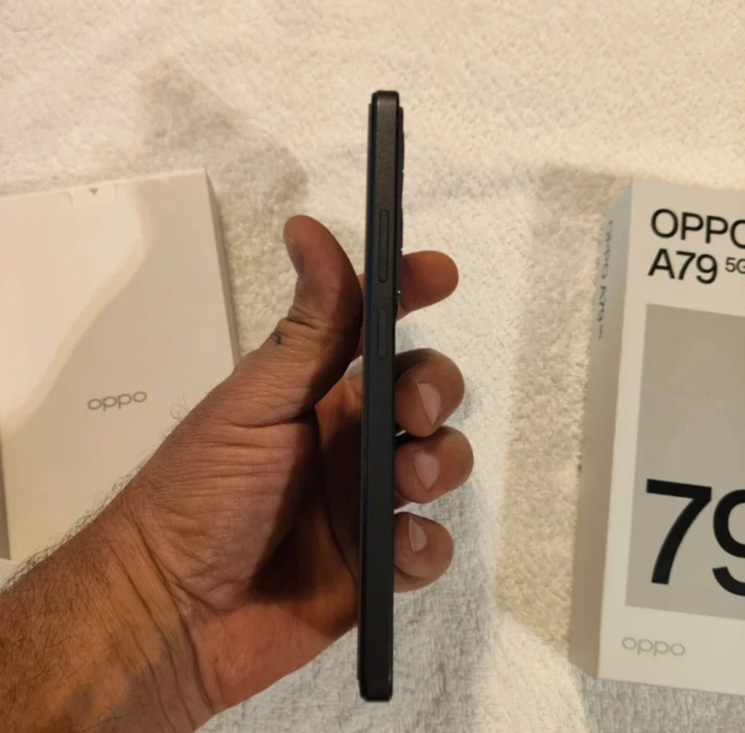 Telefono Cellulare OPPO A79 5G 256GB 
Come Nuovo !
Usato Pochissimo !