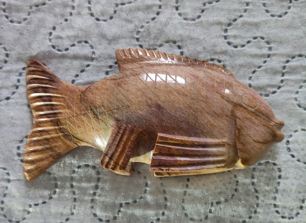 Scultura di Pesce in Onice Marrone Artigianale