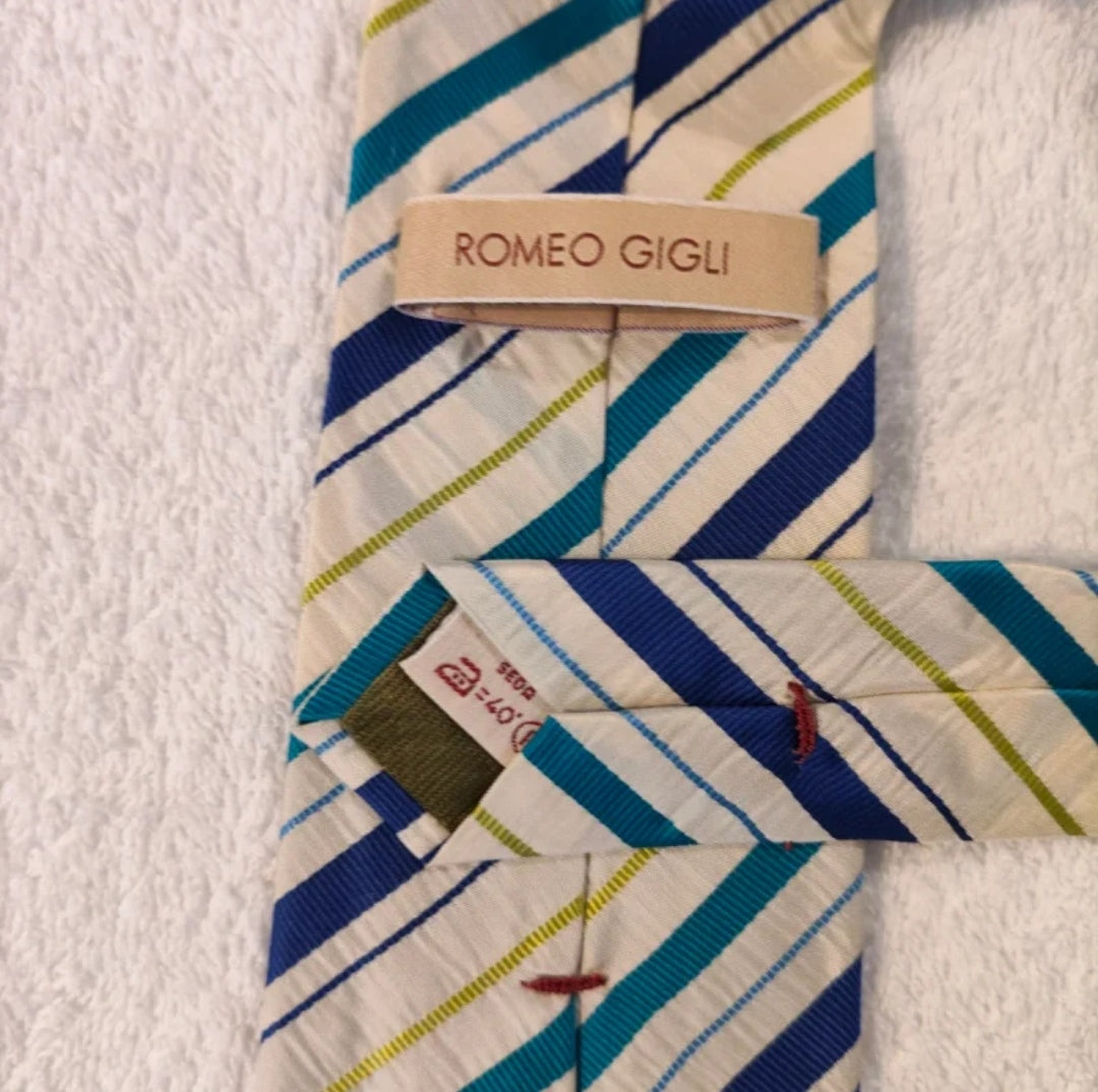 Romeo Gigli
Cravatta In Seta 
Nuova !