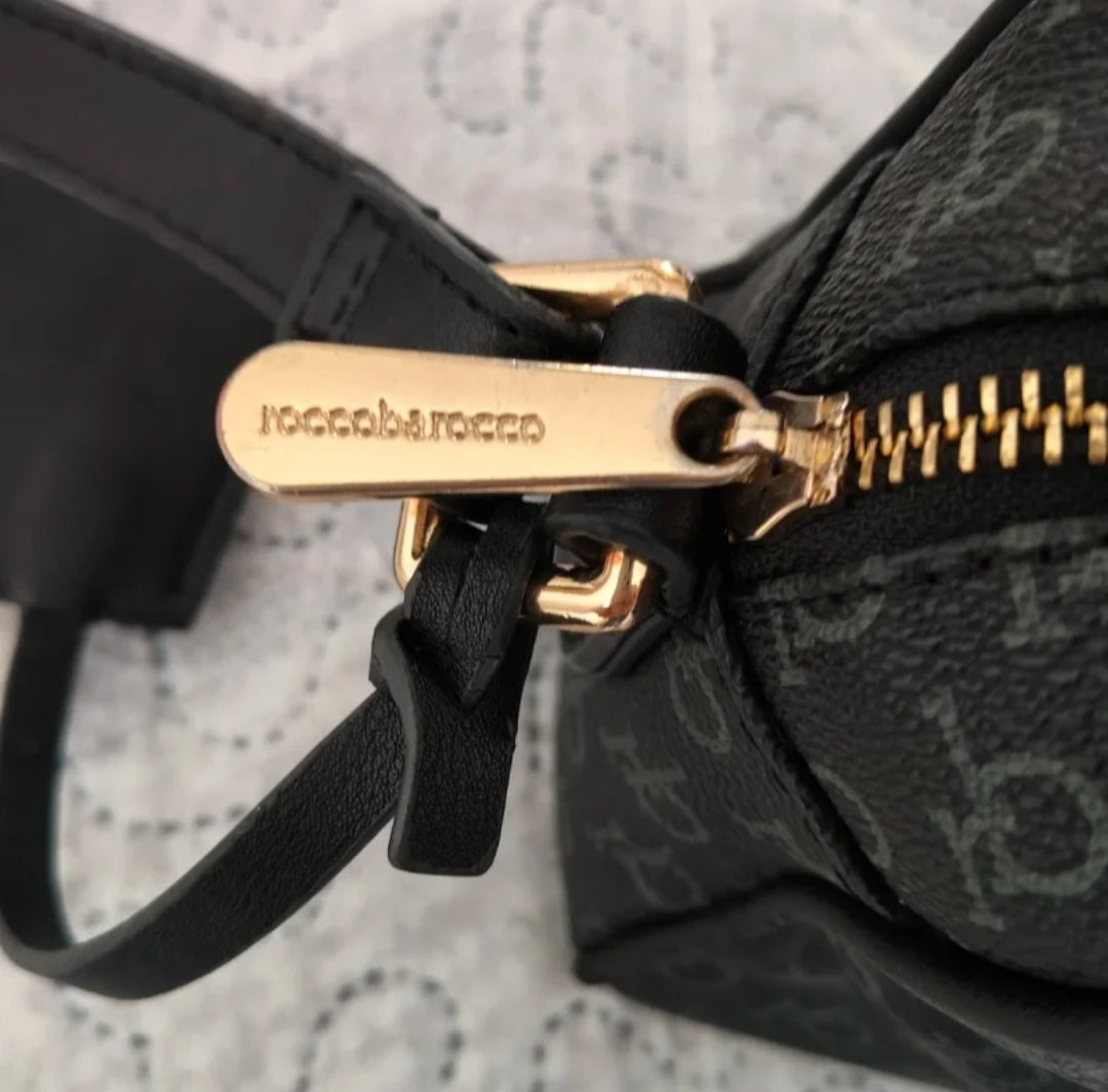 Borsa Roccobarocco 
Nera con Logo
Bellissima !