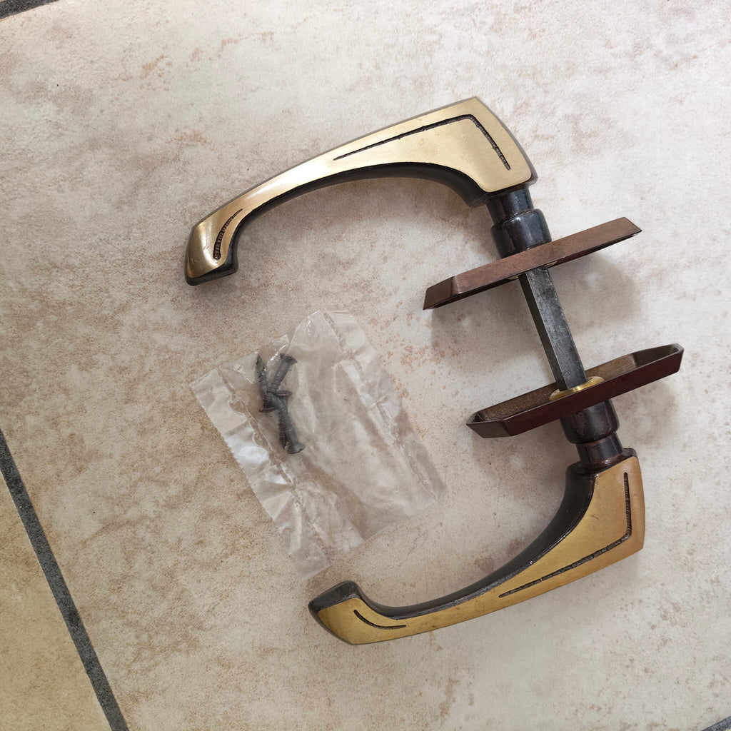 Coppia di Maniglie per Porta in Metallo