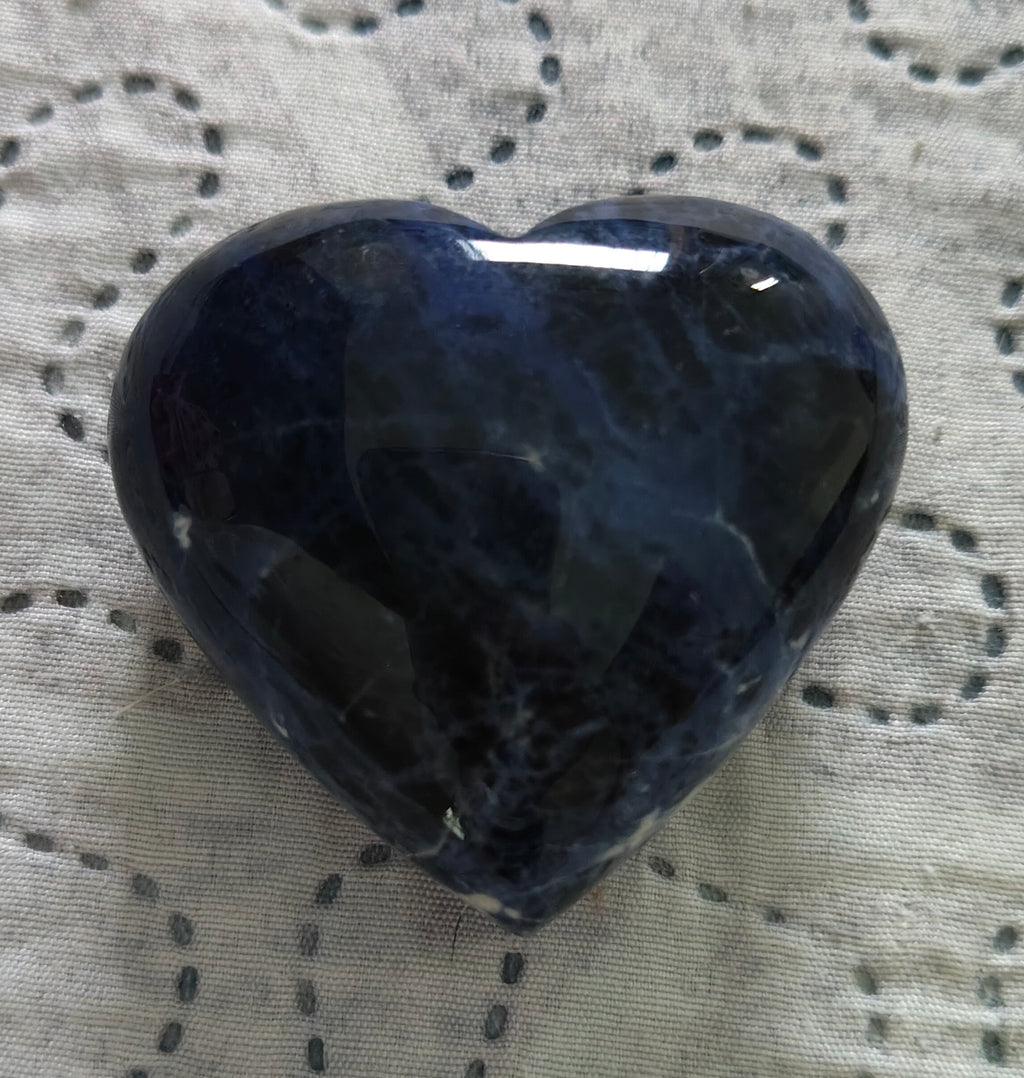 Cuore Sodalite Levigato con Venature